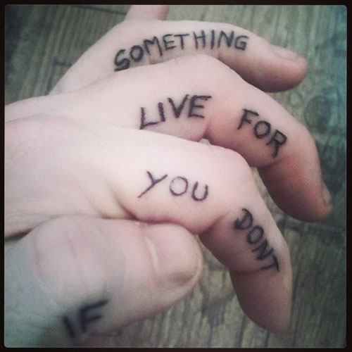 Dennis_Tesch_finger-tattoos